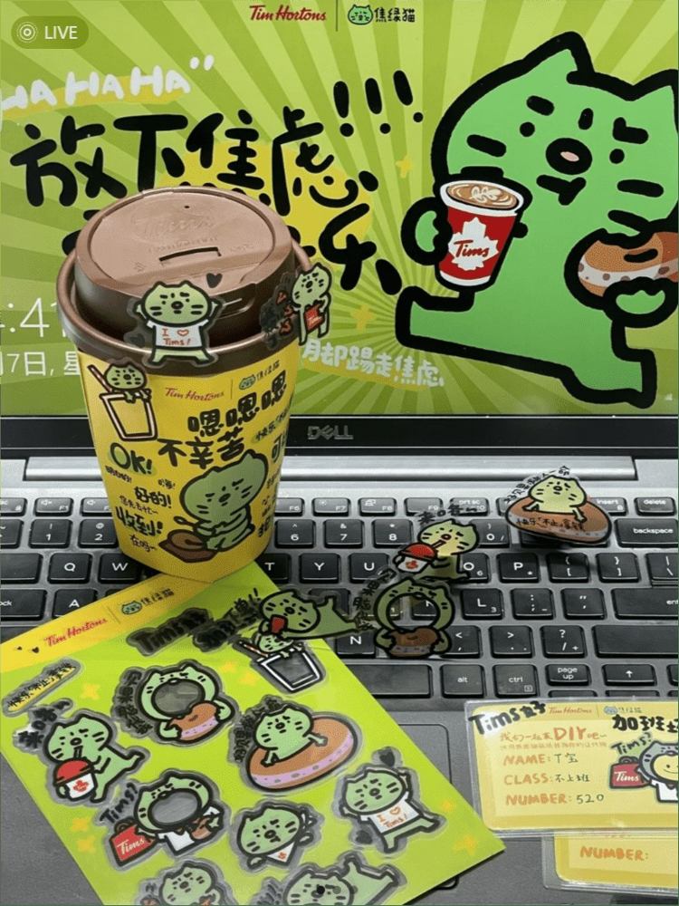 必易官网实拍：焦绿猫杯套、贴纸与证件套。